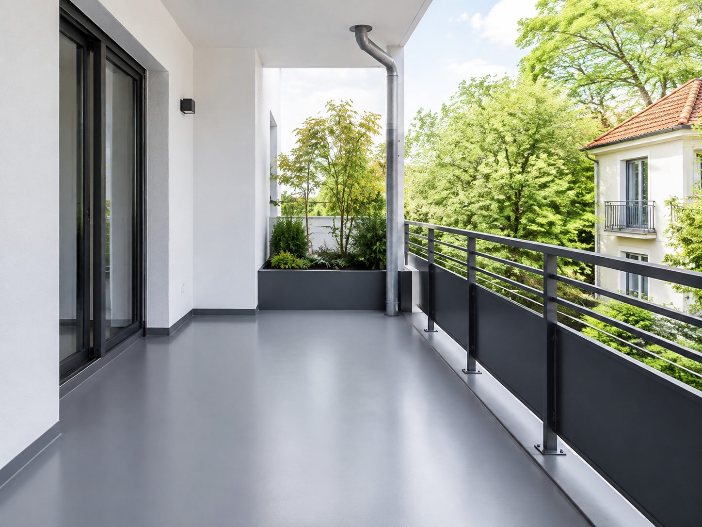 Musterfoto: sanierter Balkon mit neuer Beschichtung
